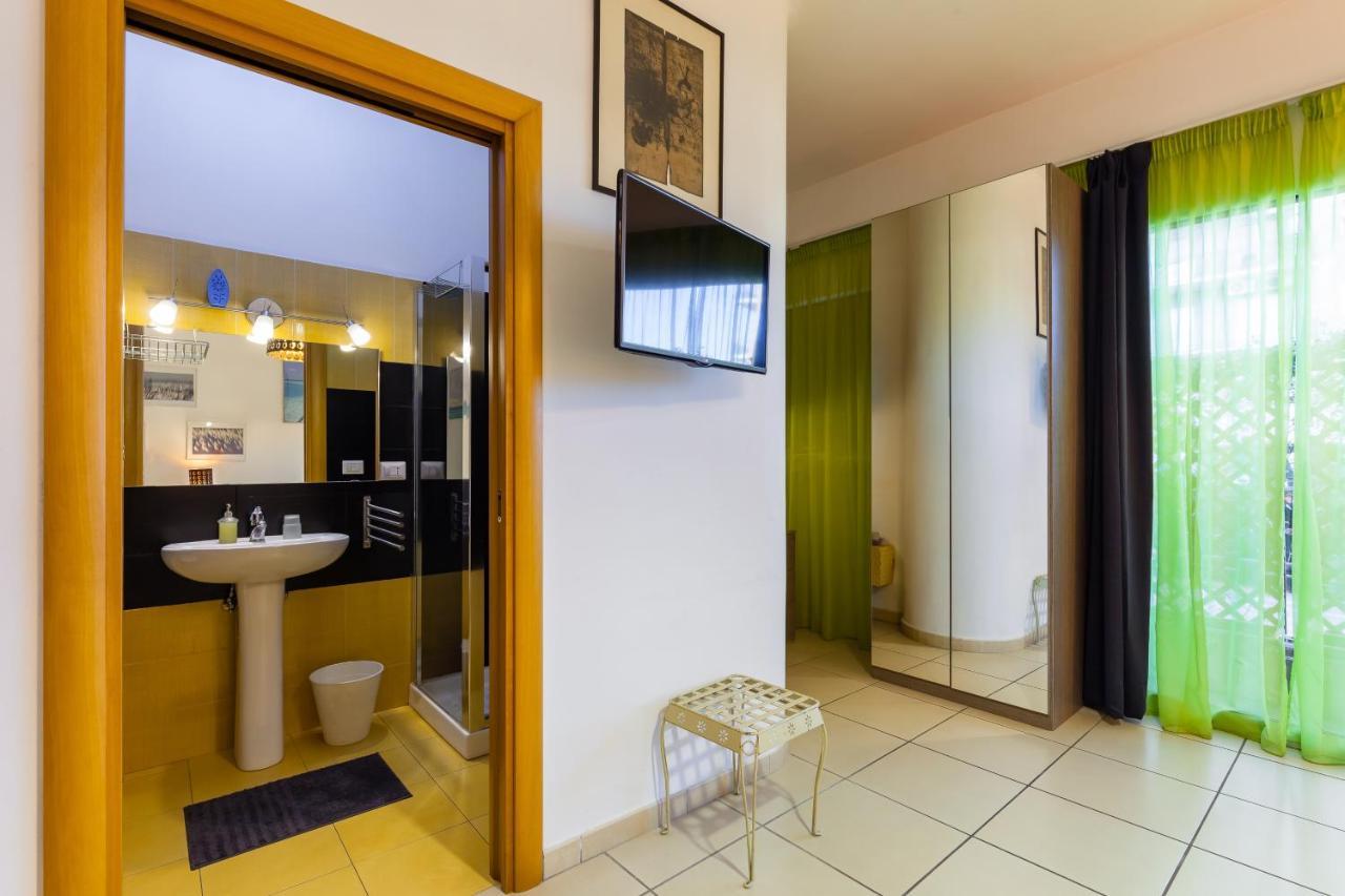 Marina Resart Rooms & Suite Naples Exterior photo