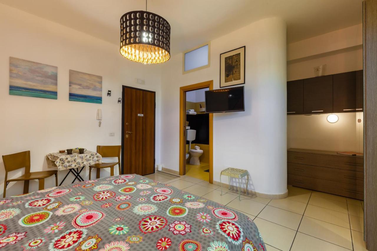 Marina Resart Rooms & Suite Naples Exterior photo