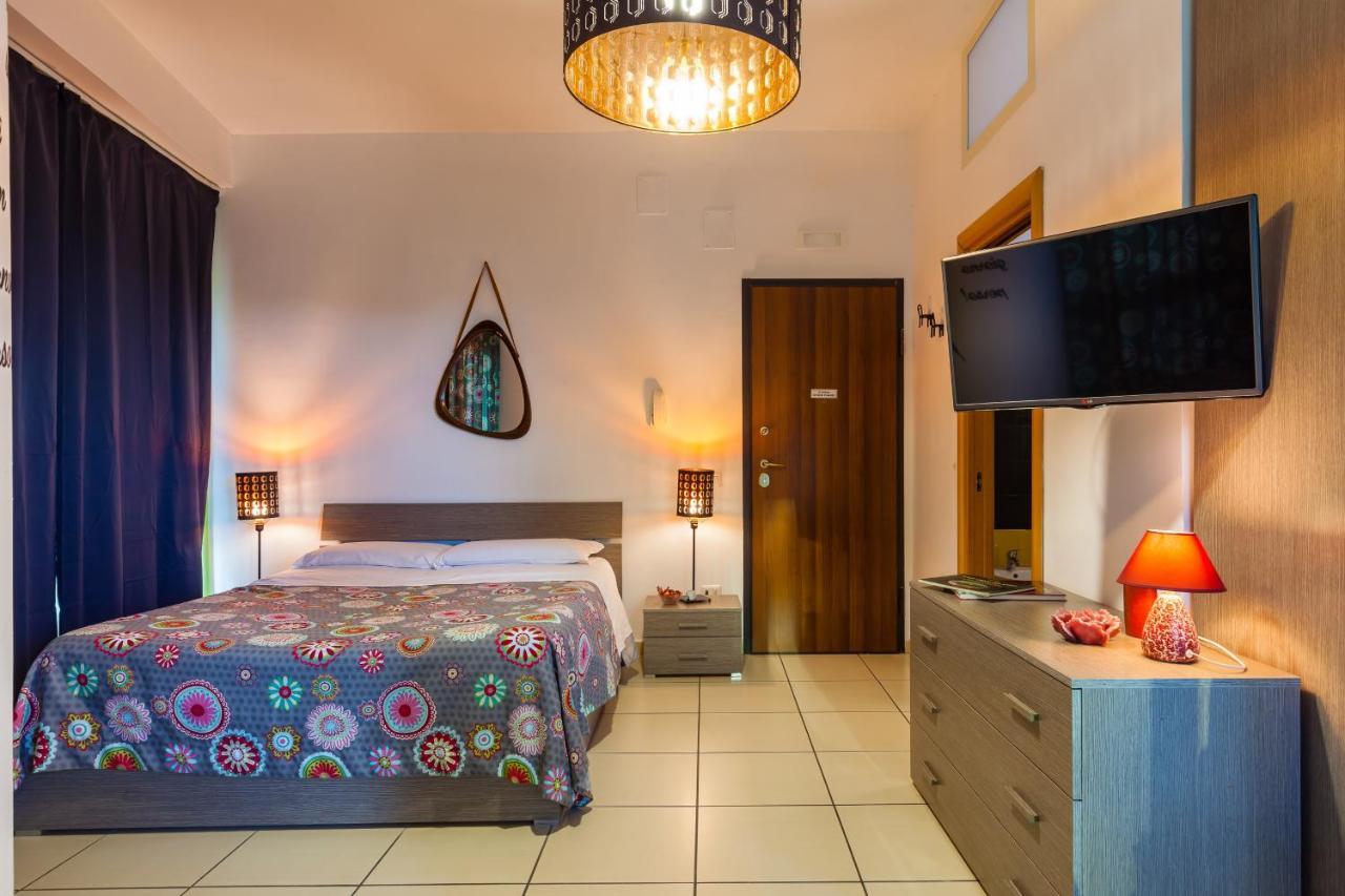Marina Resart Rooms & Suite Naples Exterior photo