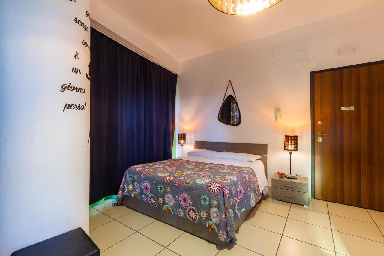 Marina Resart Rooms & Suite Naples Exterior photo